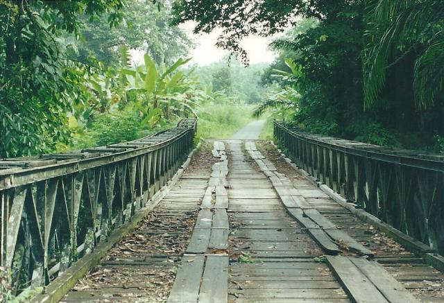 rickety bridge to Kuala Lompat